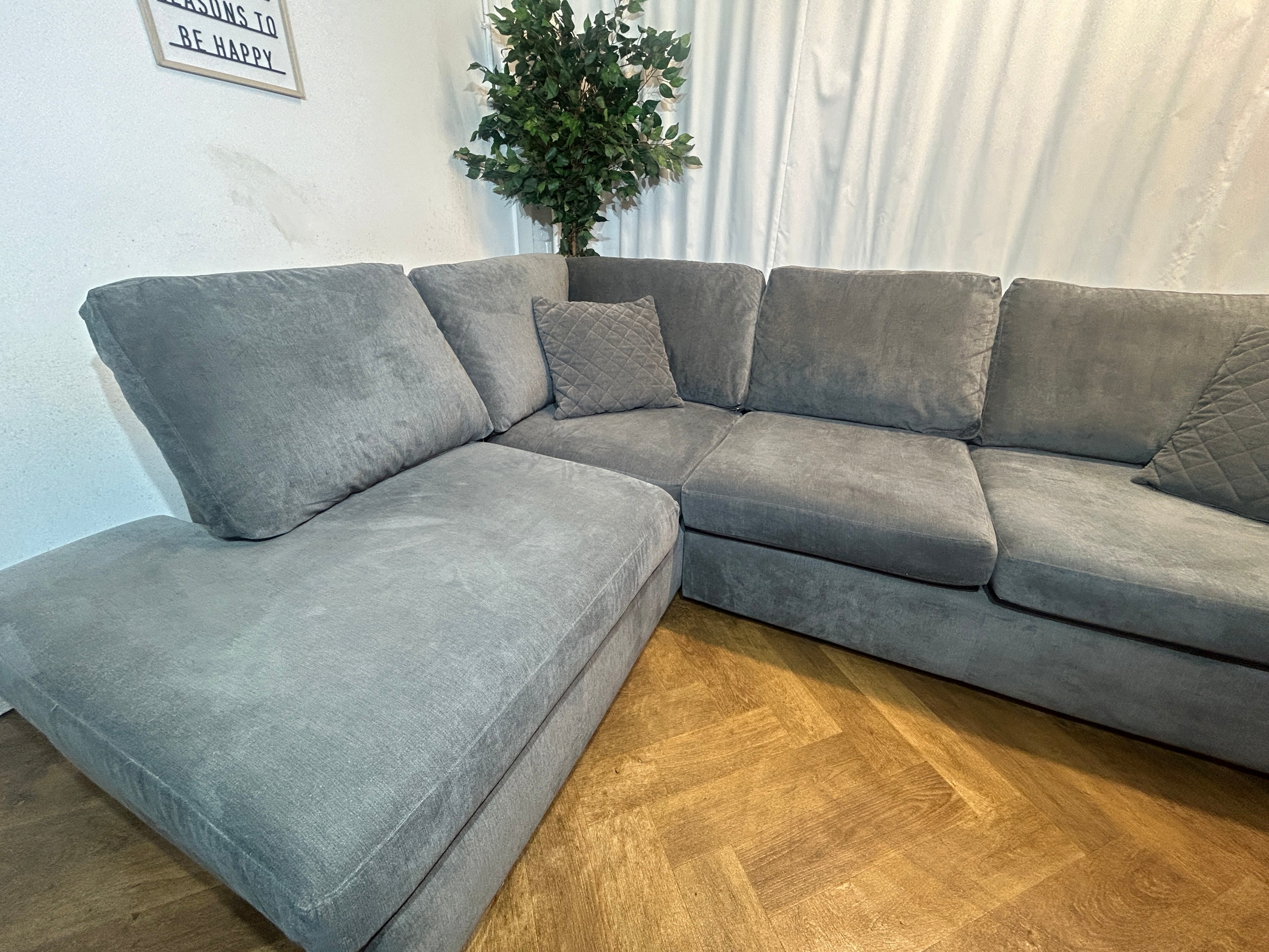 Grey DFS Orka With Right Hand Chaise
