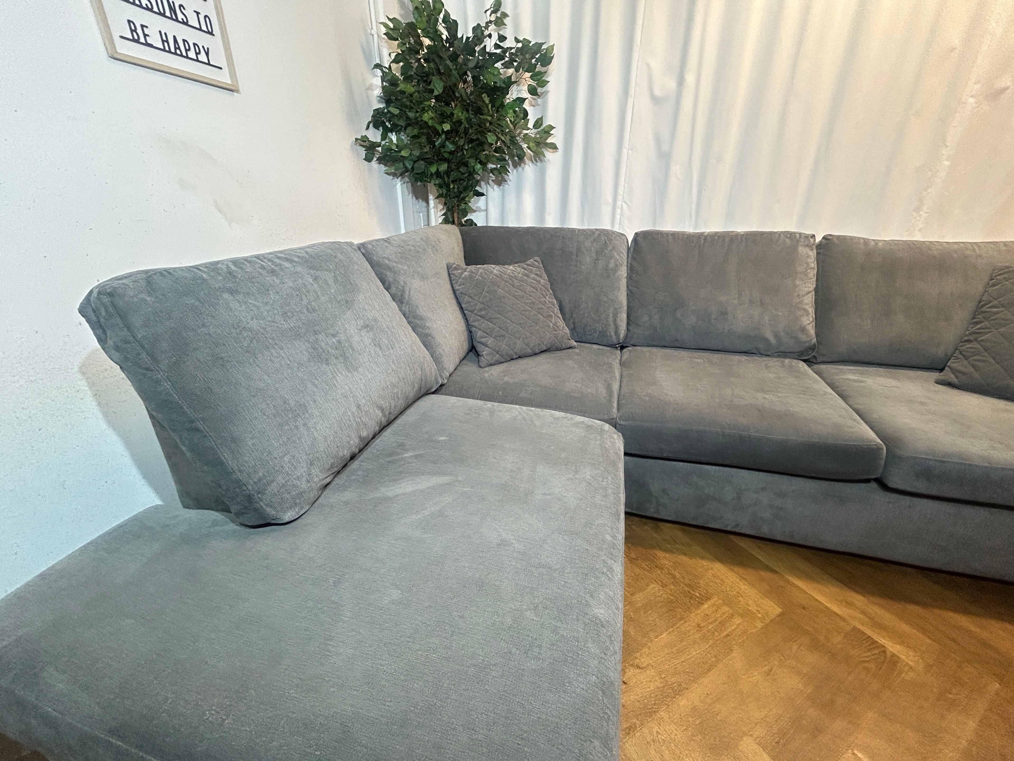 Grey DFS Orka With Right Hand Chaise