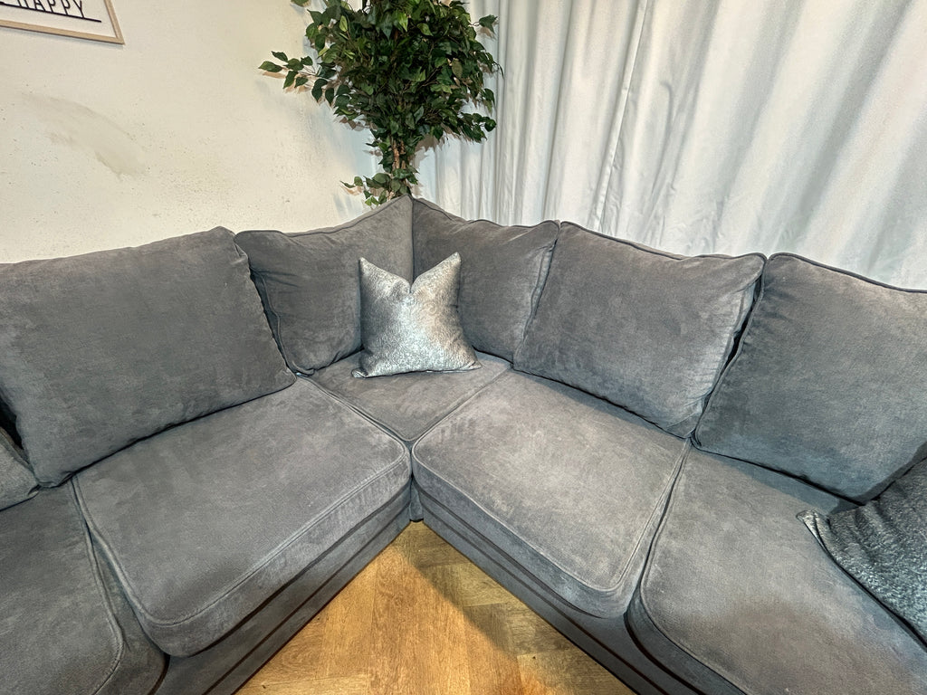 Stunning Charcoal Verona Style Corner sofa