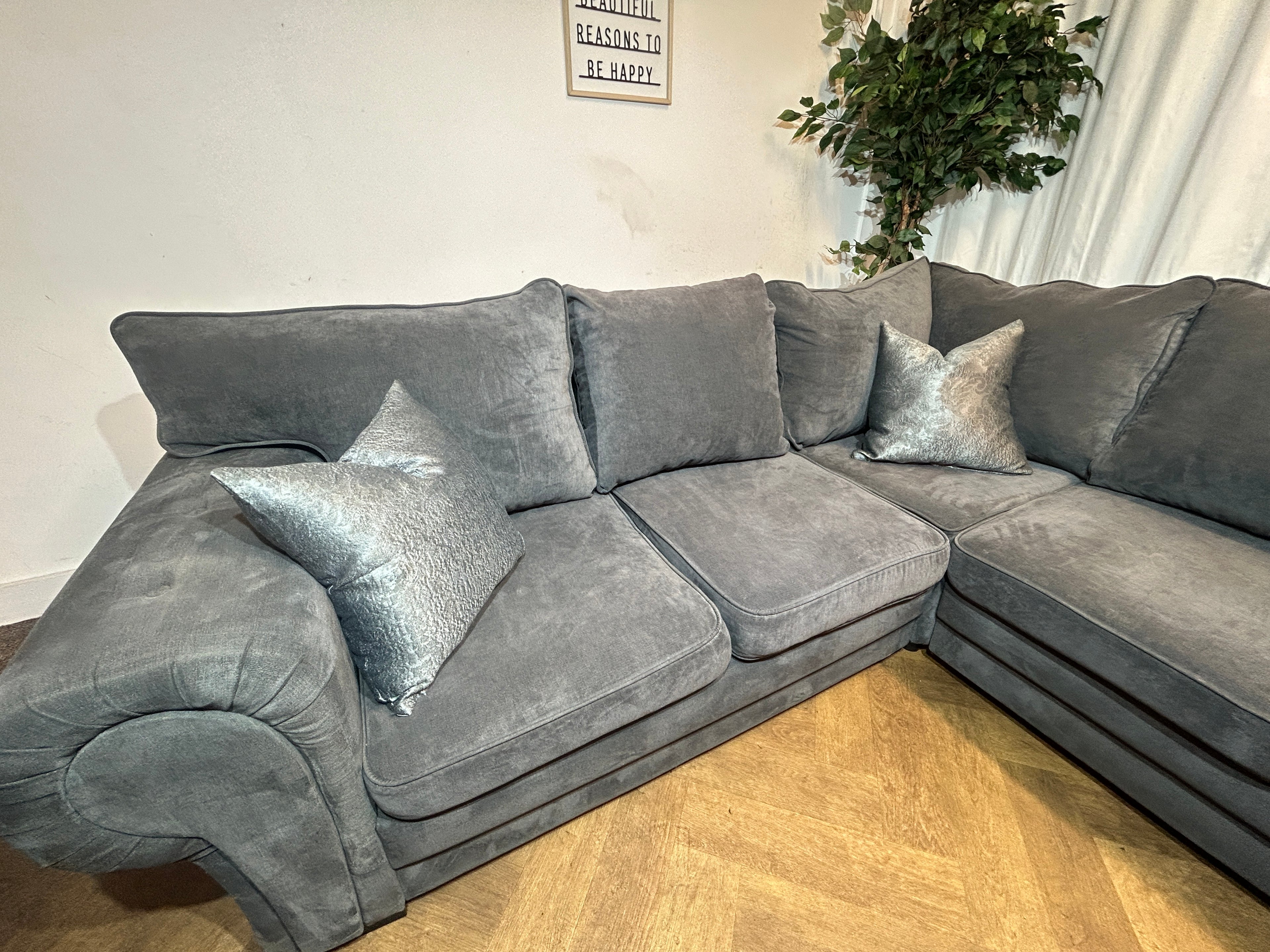 Stunning Charcoal Verona Style Corner sofa