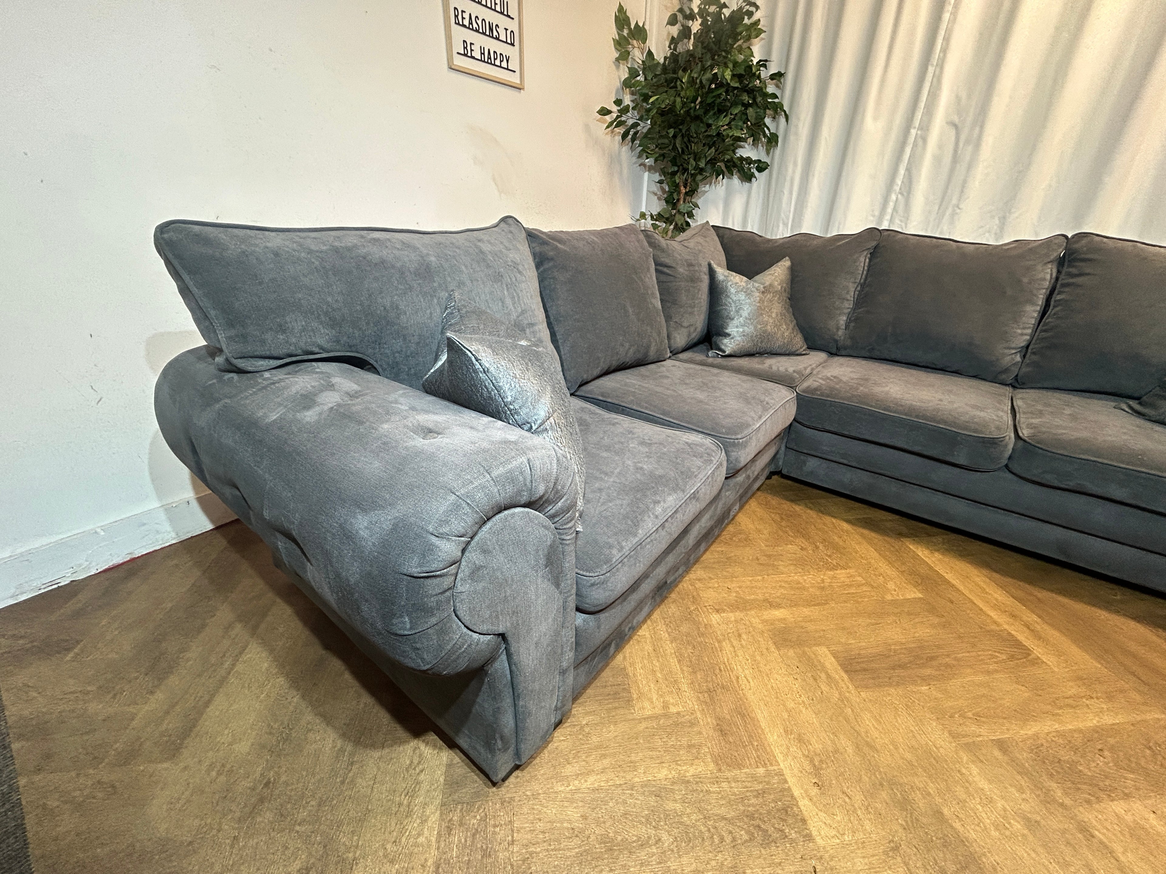Stunning Charcoal Verona Style Corner sofa
