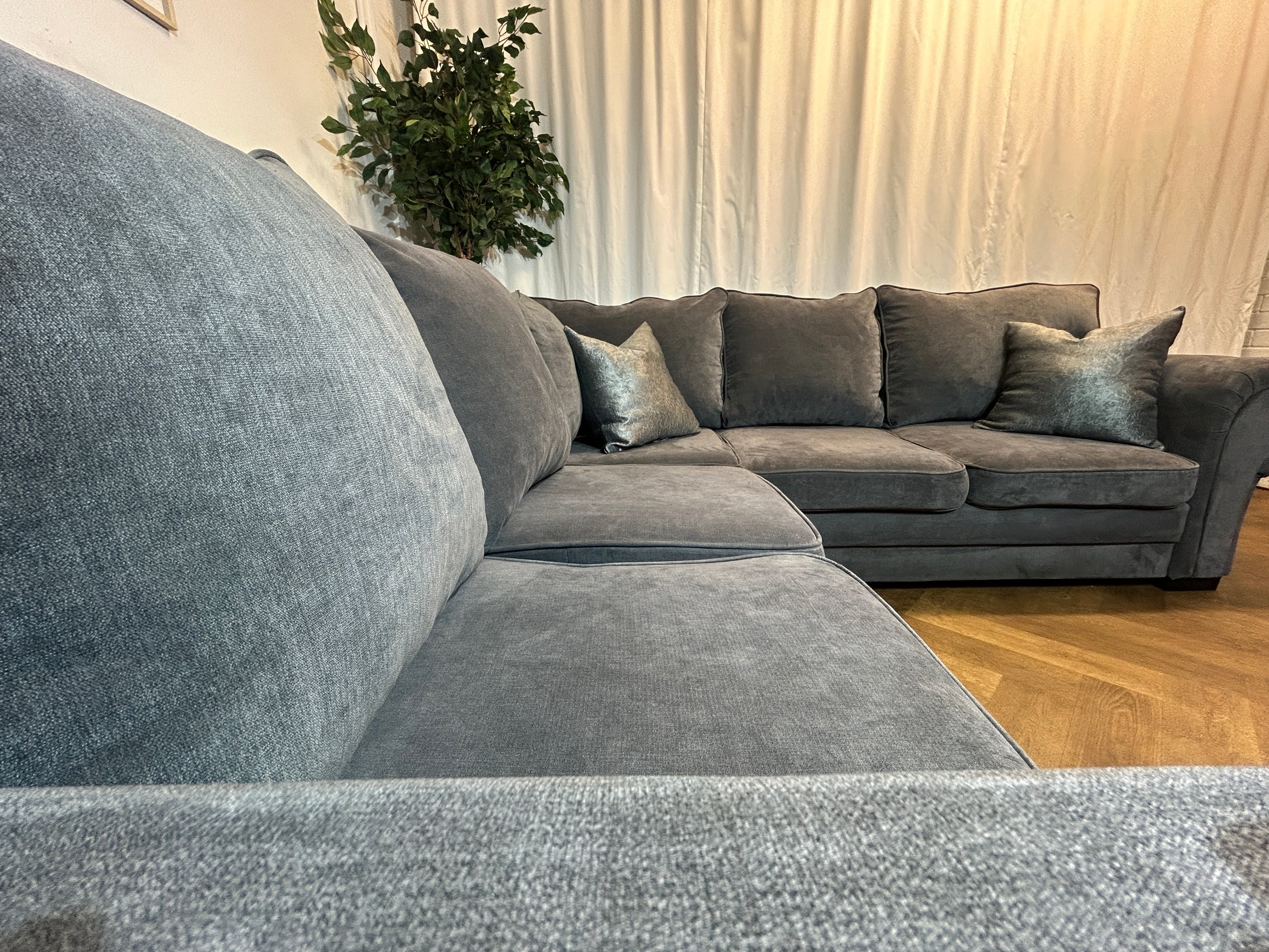 Stunning Charcoal Verona Style Corner sofa