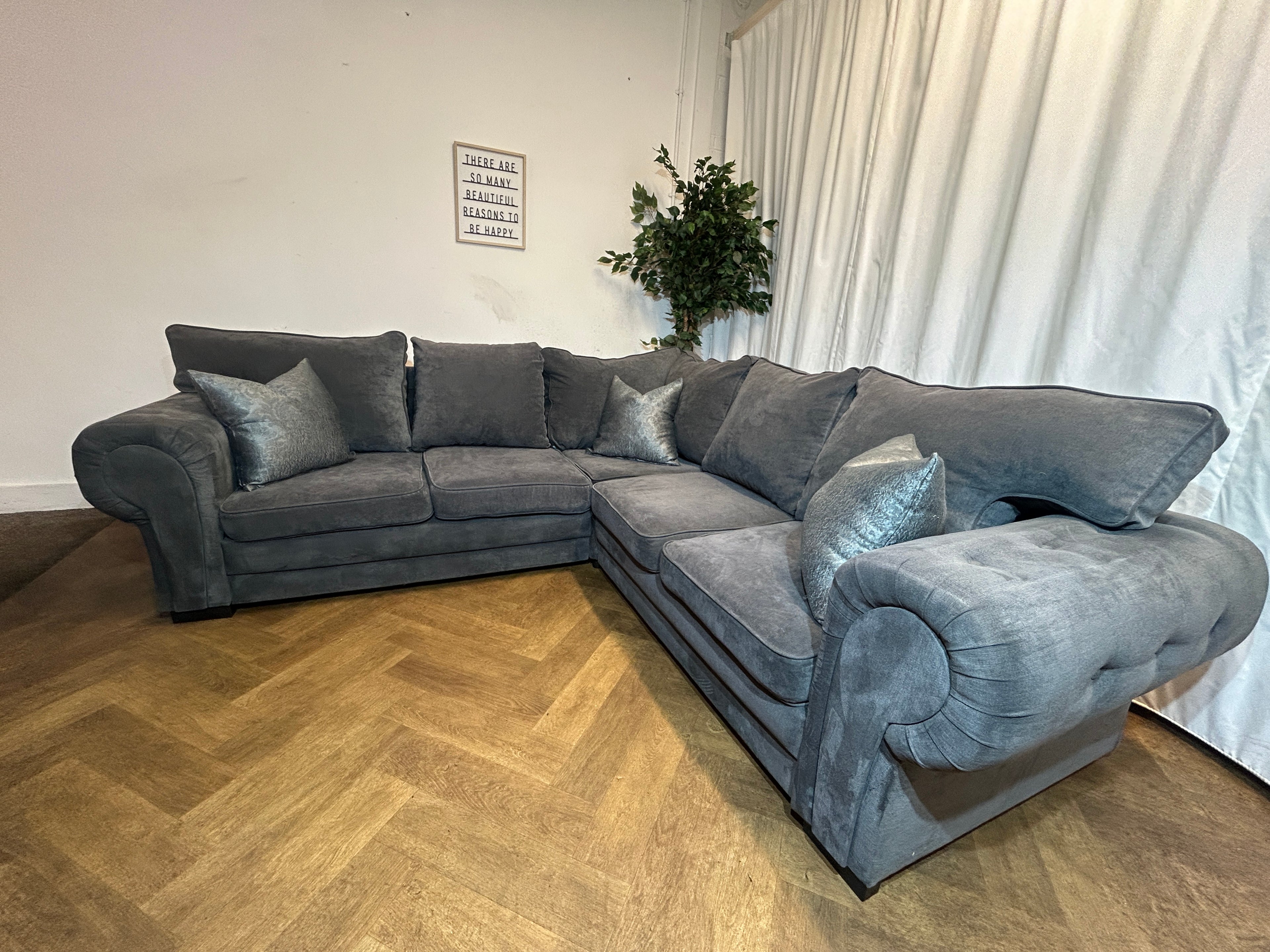 Stunning Charcoal Verona Style Corner sofa