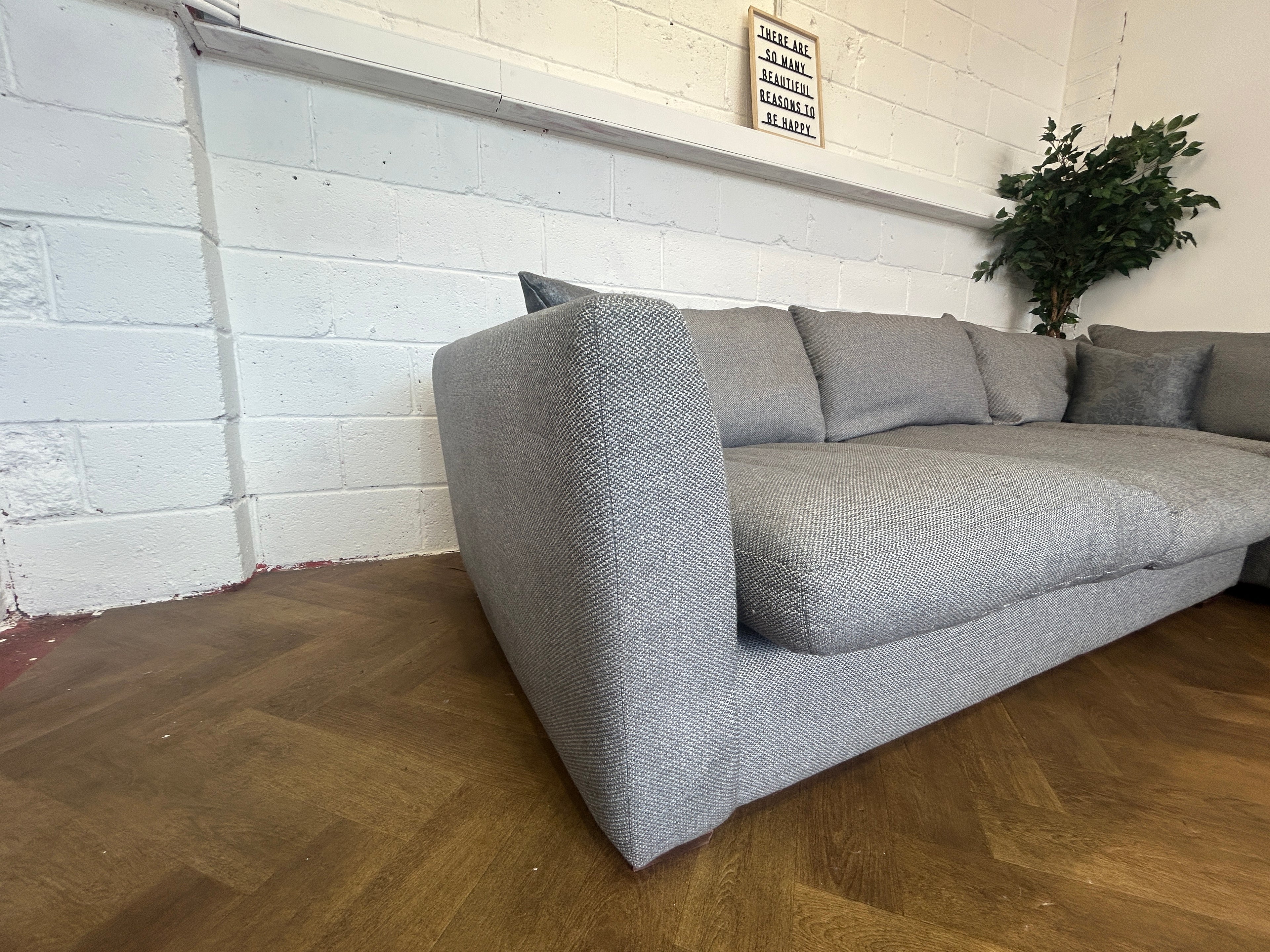 Stunning Grey Corner Sofa, Left Hand Chaise