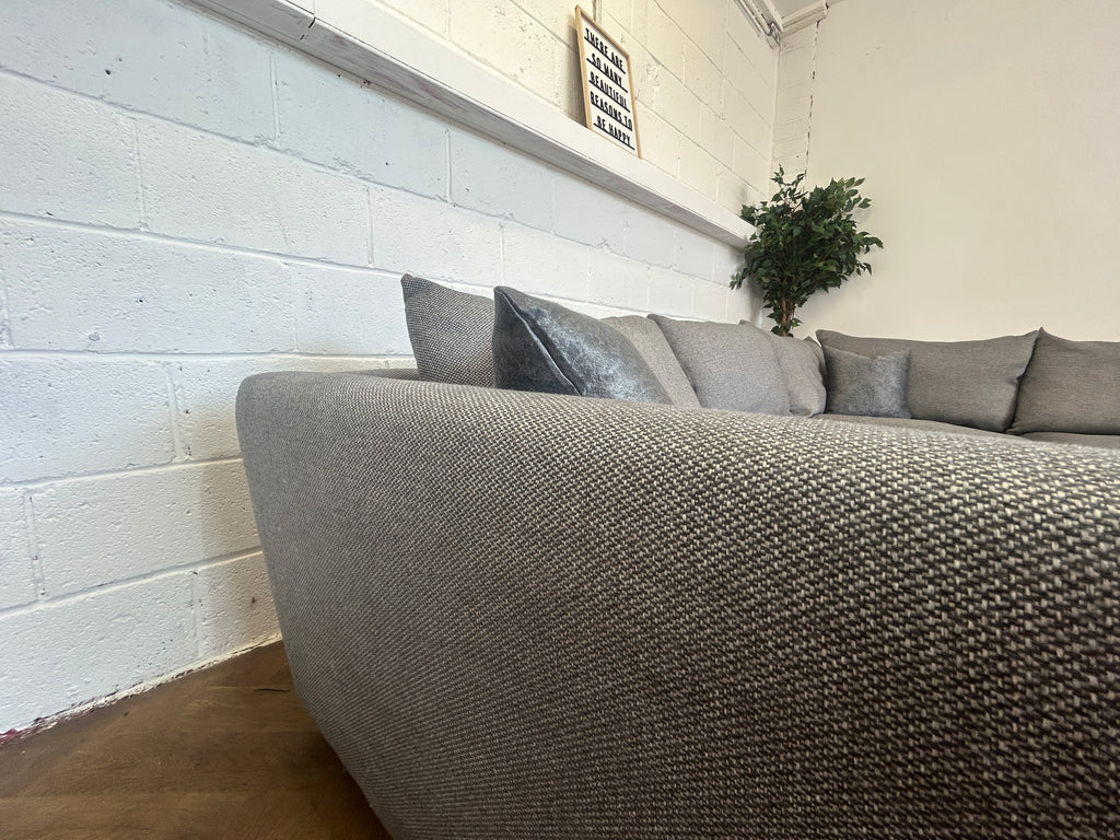 Stunning Grey Corner Sofa, Left Hand Chaise