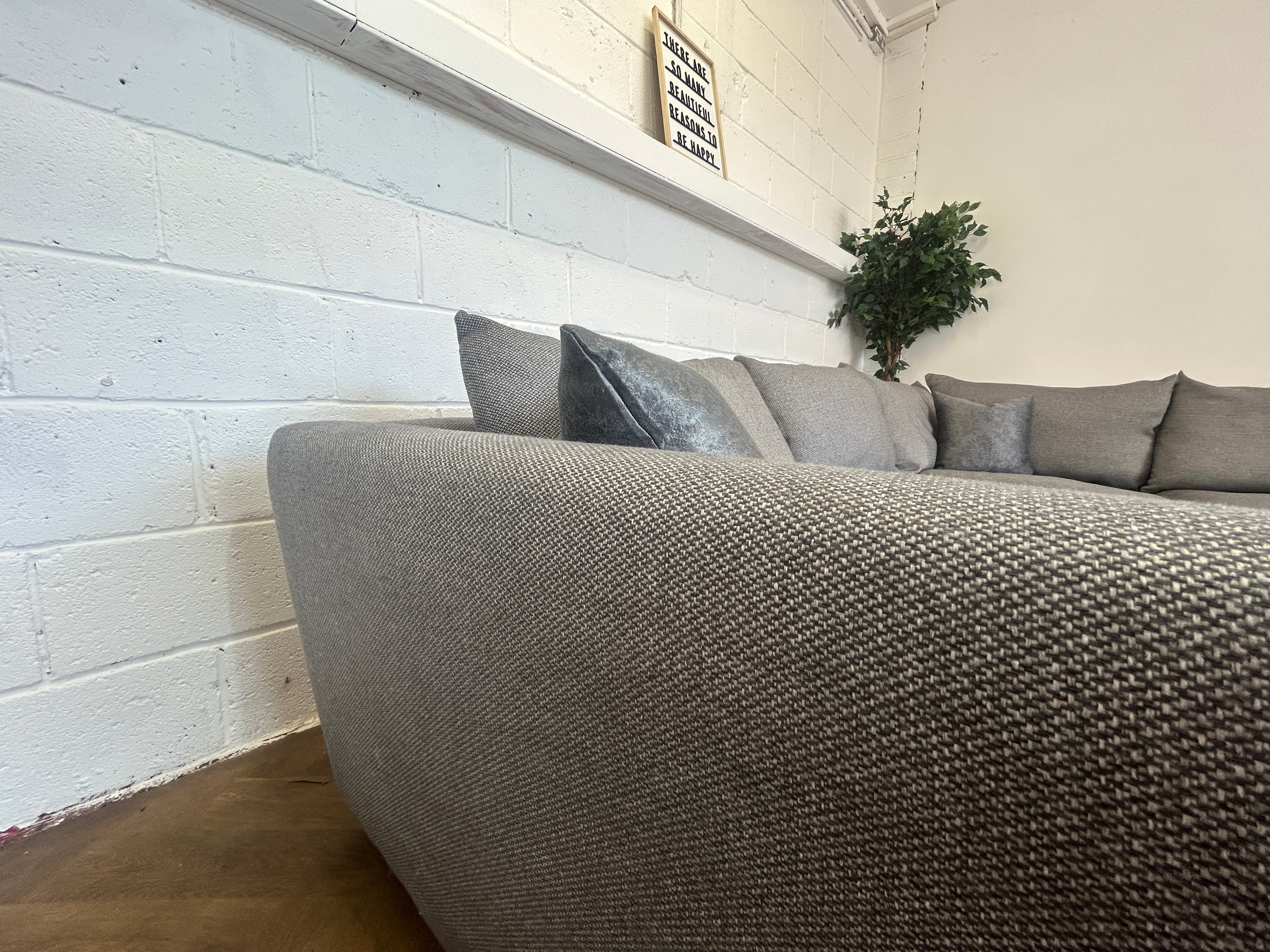 Stunning Grey Corner Sofa, Left Hand Chaise