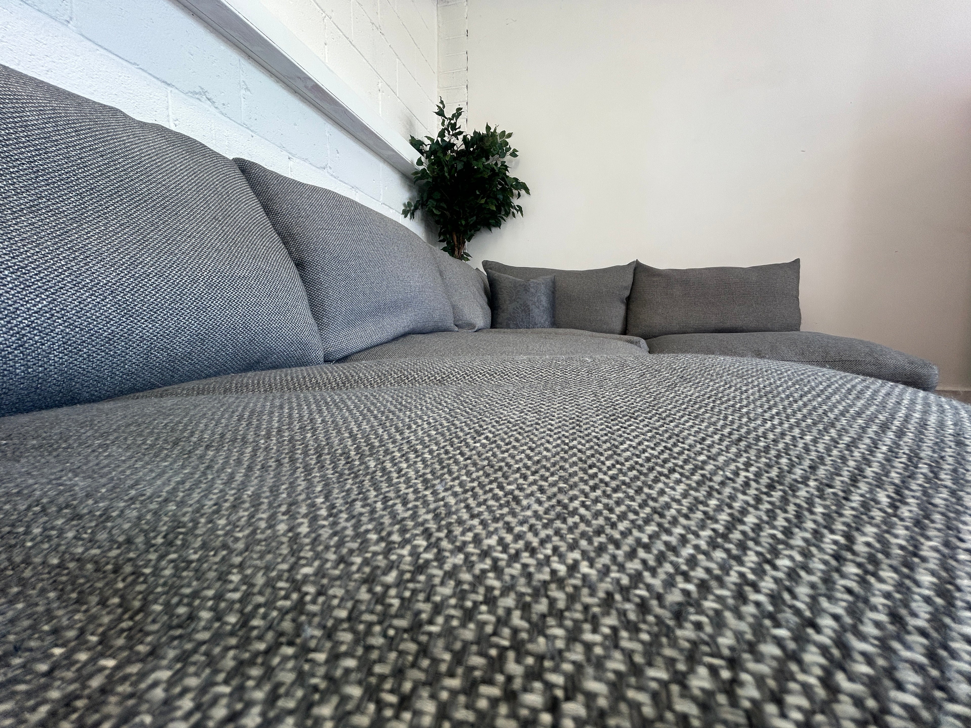 Stunning Grey Corner Sofa, Left Hand Chaise