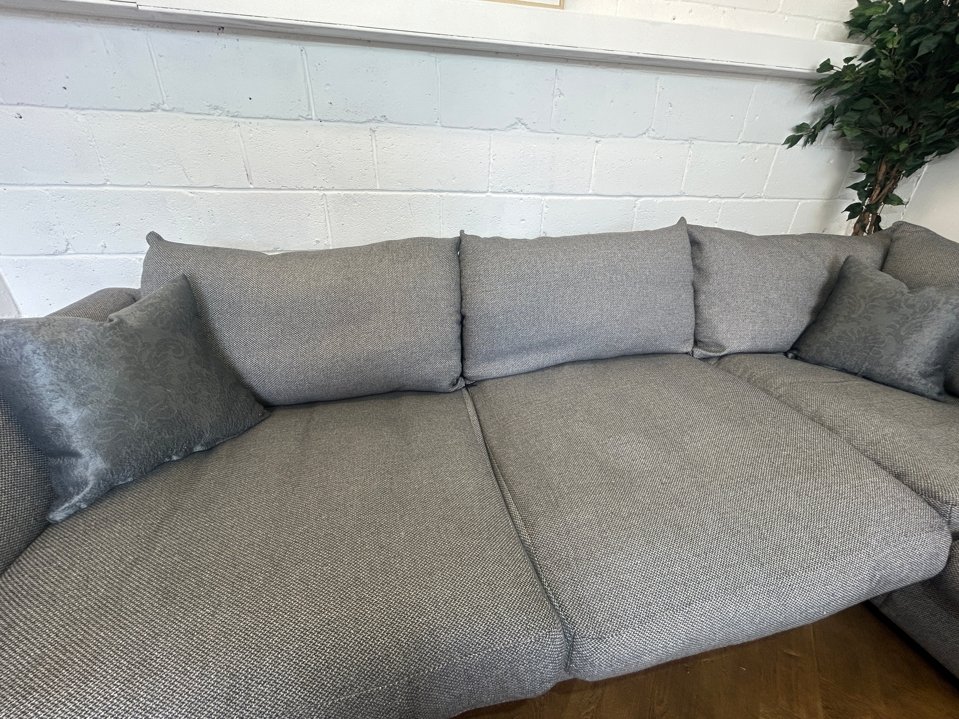 Stunning Grey Corner Sofa, Left Hand Chaise